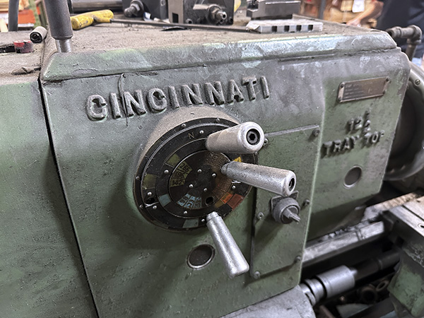 CINCINATTI 12-1/2 x 42 Engine Lathe