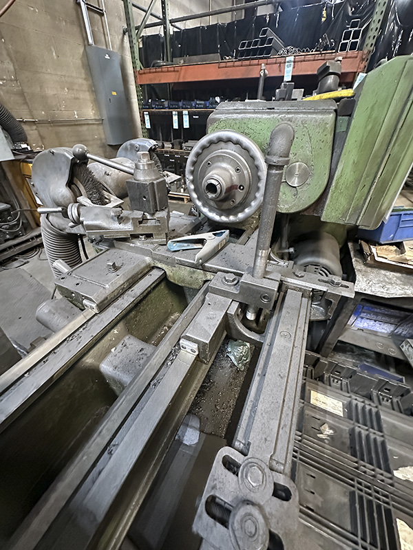 CINCINATTI 12-1/2 x 42 Engine Lathe