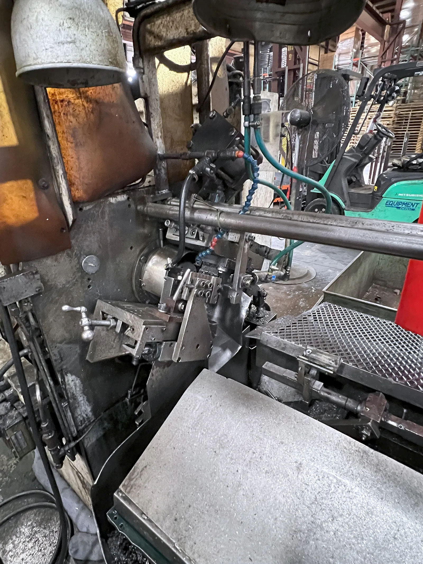 Modern Cut off machine_3704681