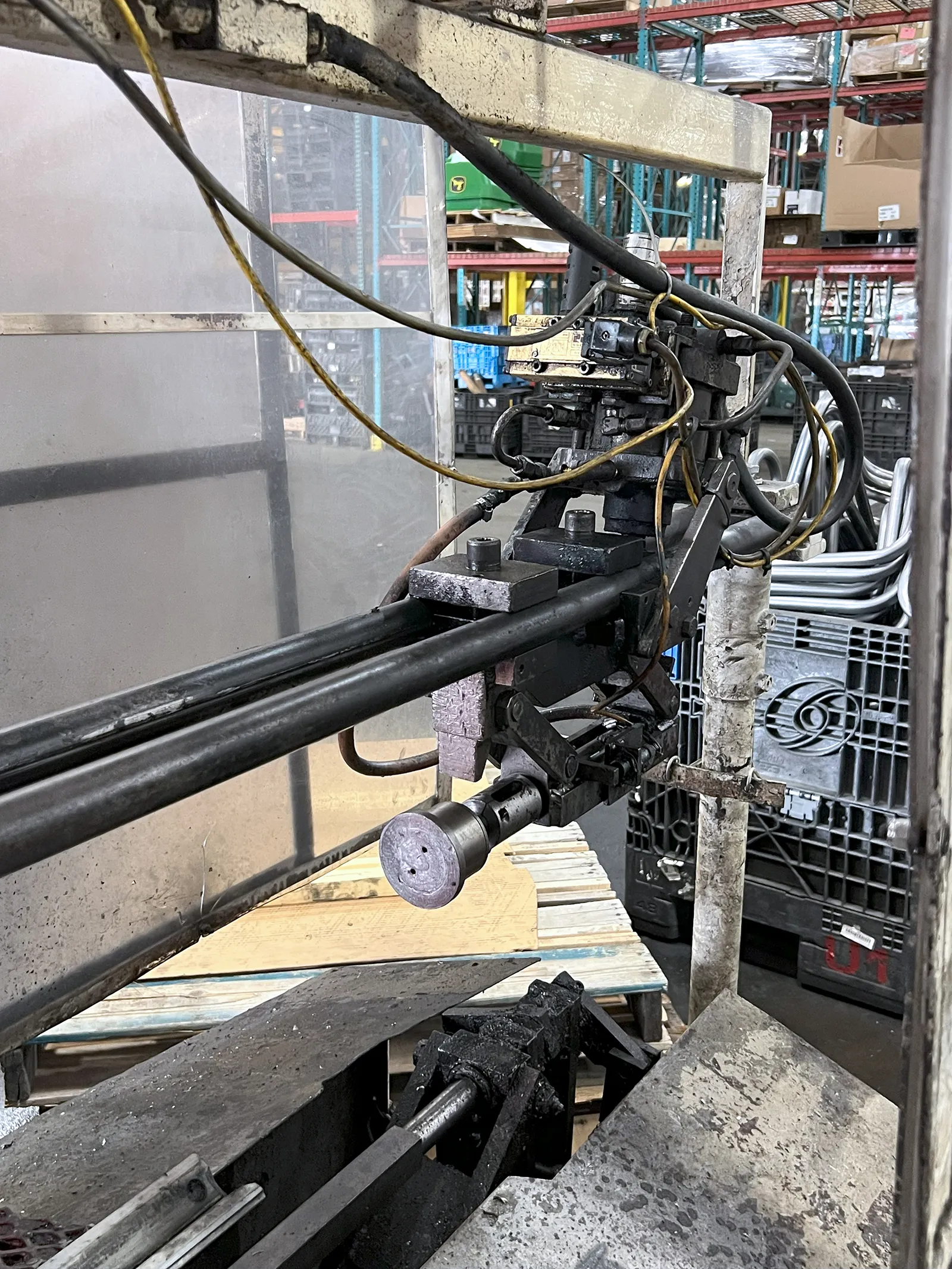 Modern Cut off machine_3704681