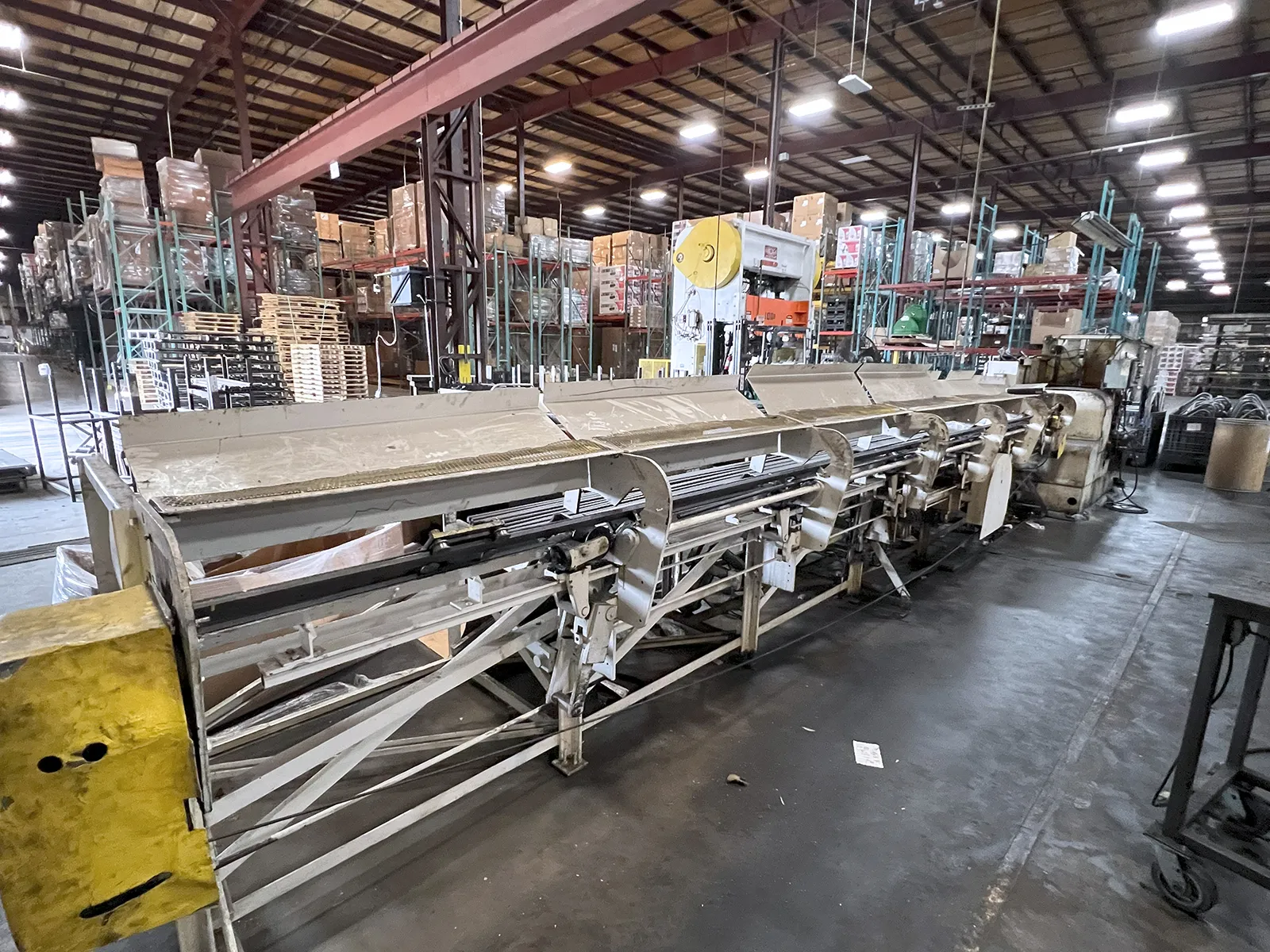 Modern Cut off machine_3704681