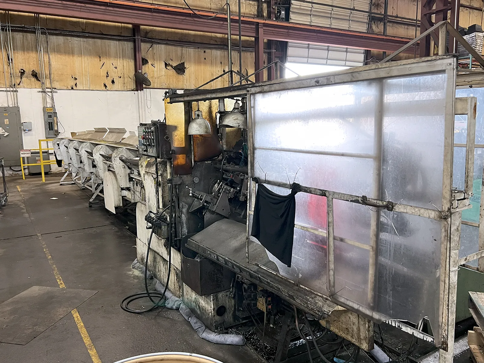 Modern Cut off machine_3704681