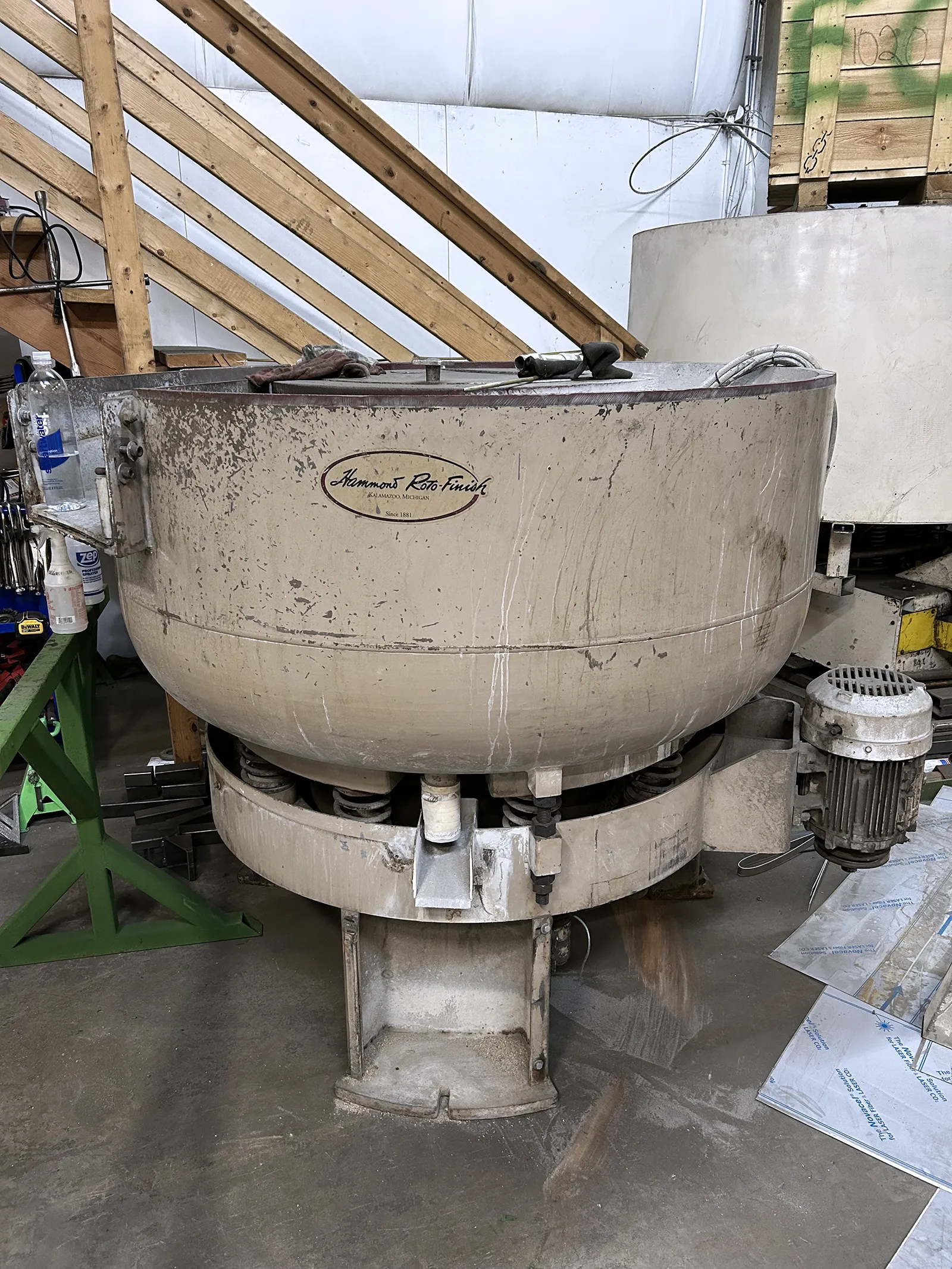 Hammond 10 Cubic Foot Roto-Finish ER-1011C Vibratory Finishing Machine_3695292