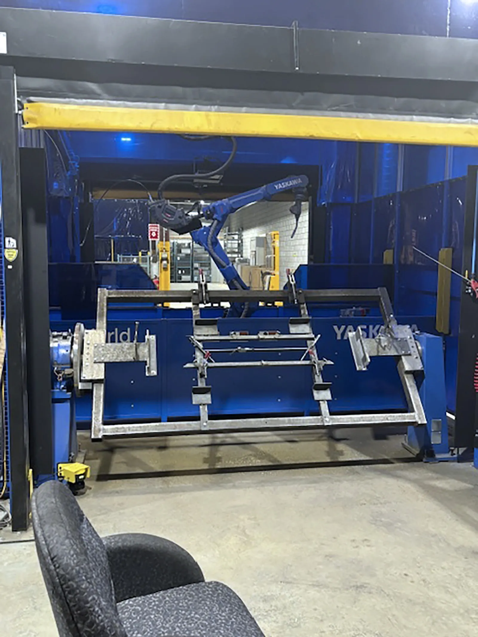 Yaskawa Robot Weld Cell_3726158