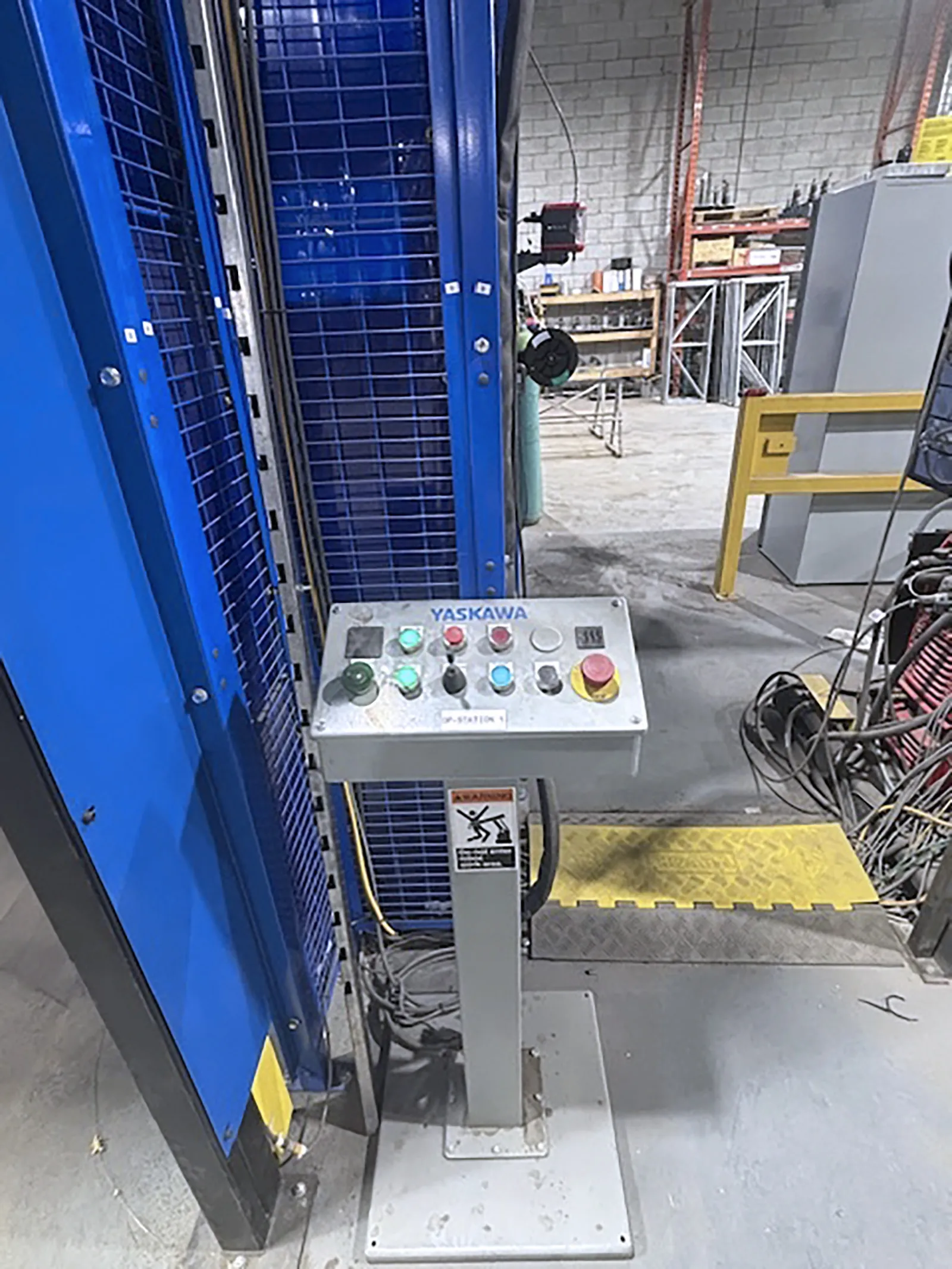Yaskawa Robot Weld Cell_3726158