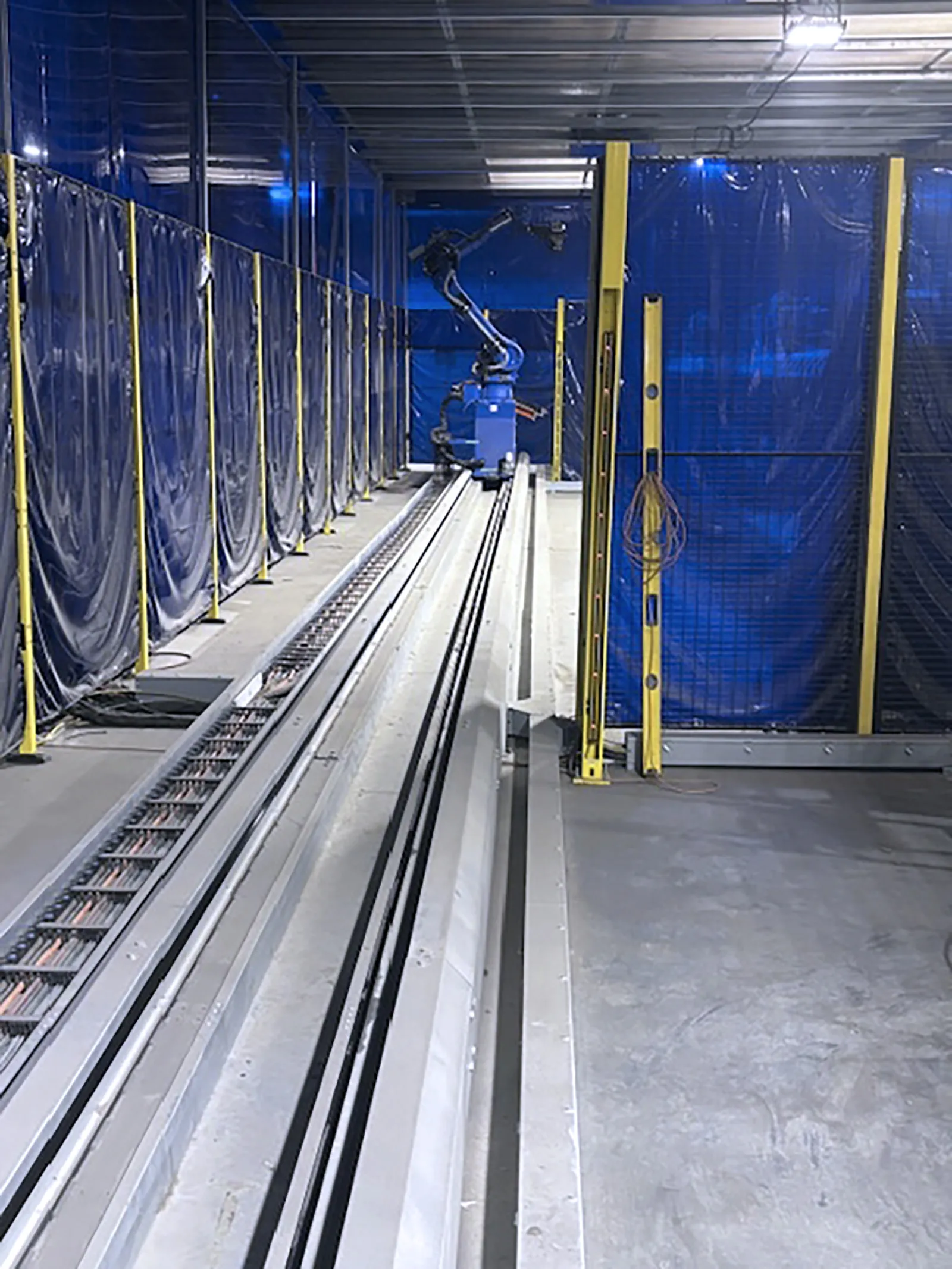Yaskawa 70ft Dual Robot Weld Cell_3728667