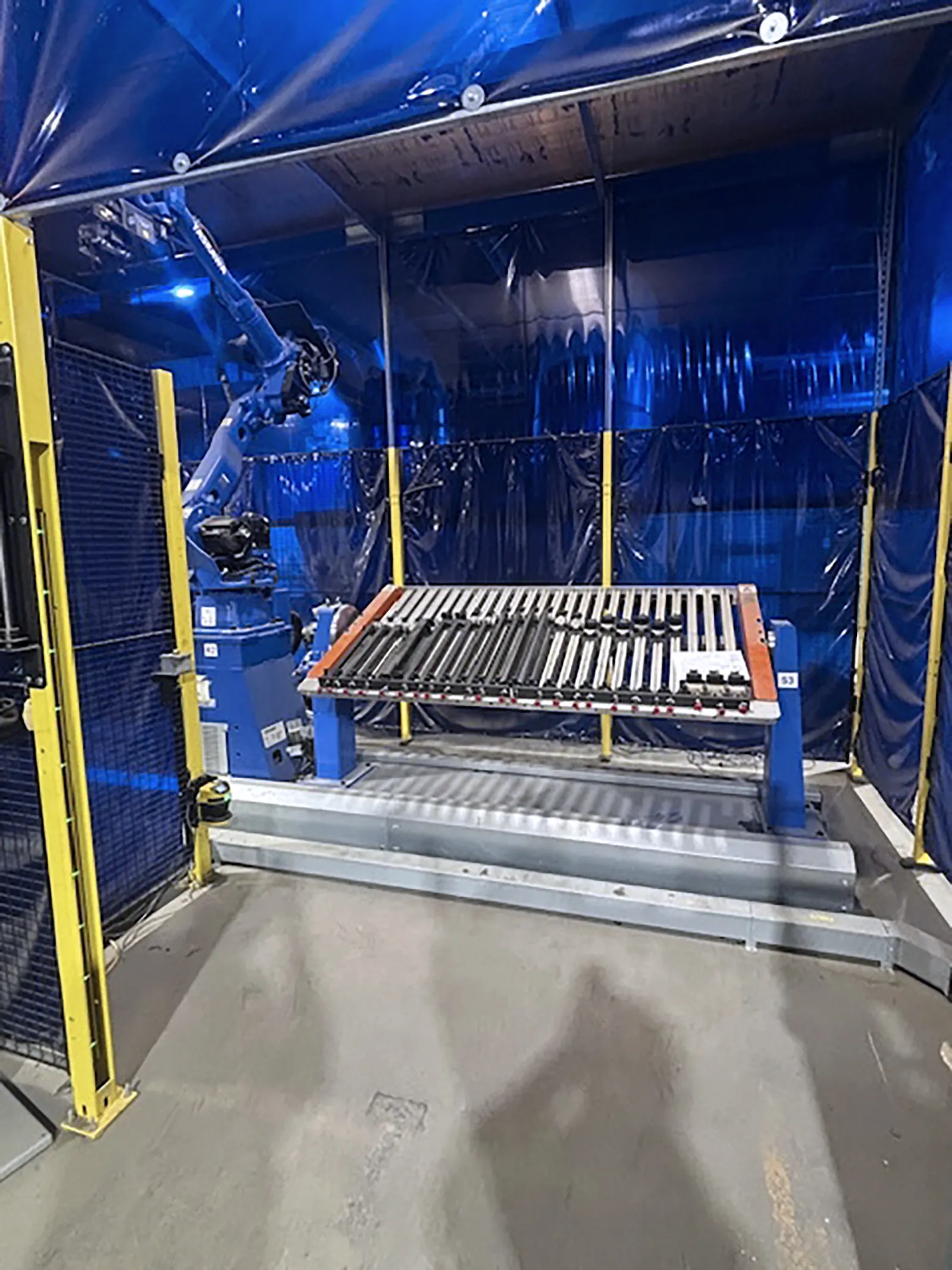 Yaskawa 70ft Dual Robot Weld Cell_3728667