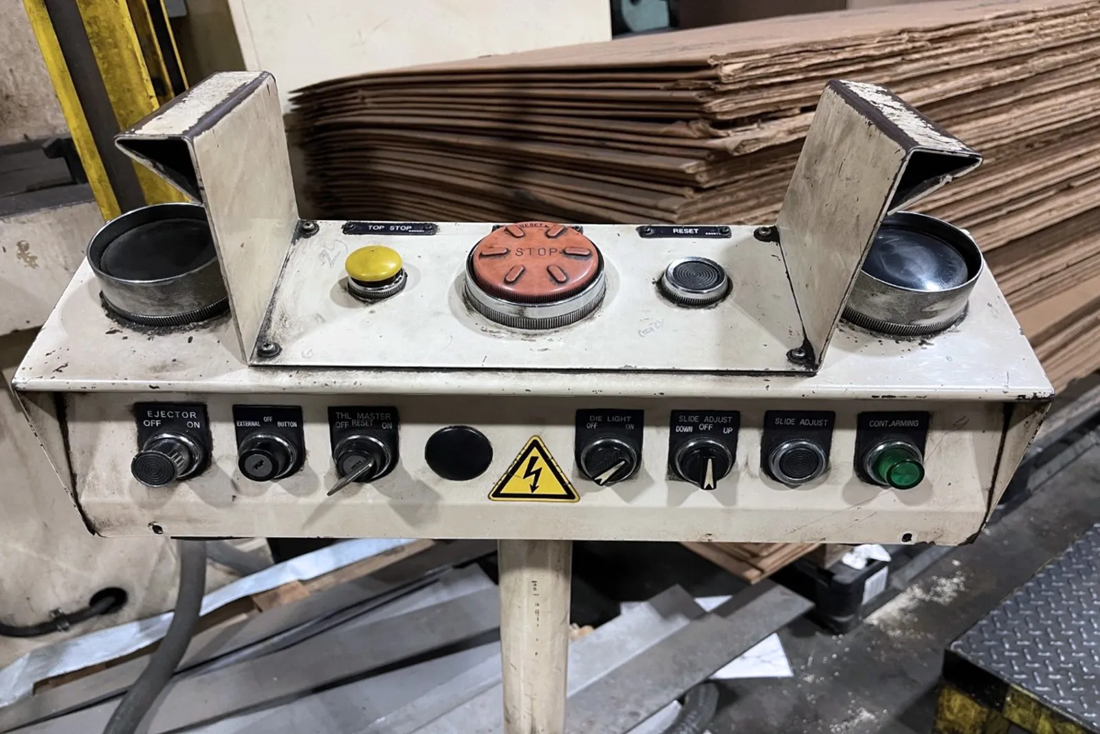 AIDA NC2‑160 (2) 176 Ton Straight Side Stamping Press_3732720