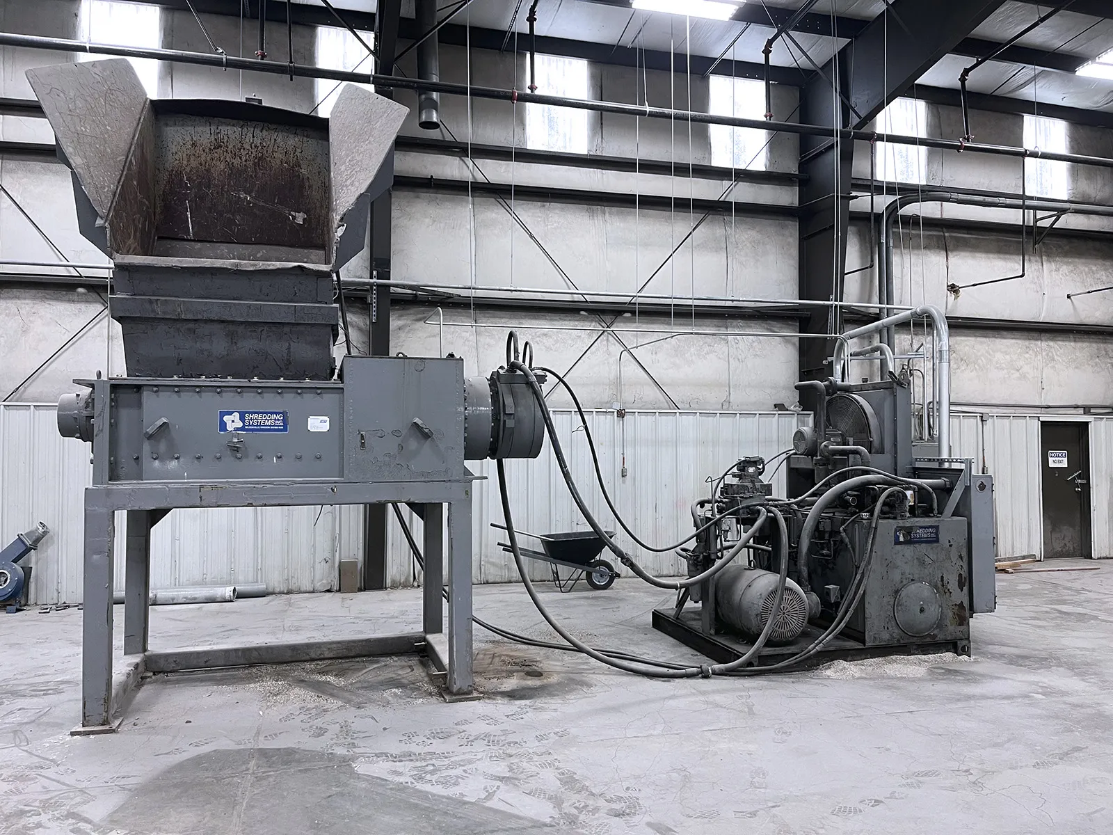 SSI 3000-H dual shaft shredder with hydraulic ram _3745831