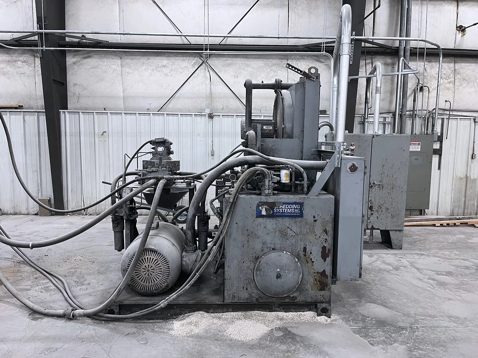 SSI 3000-H dual shaft shredder with hydraulic ram _3745831