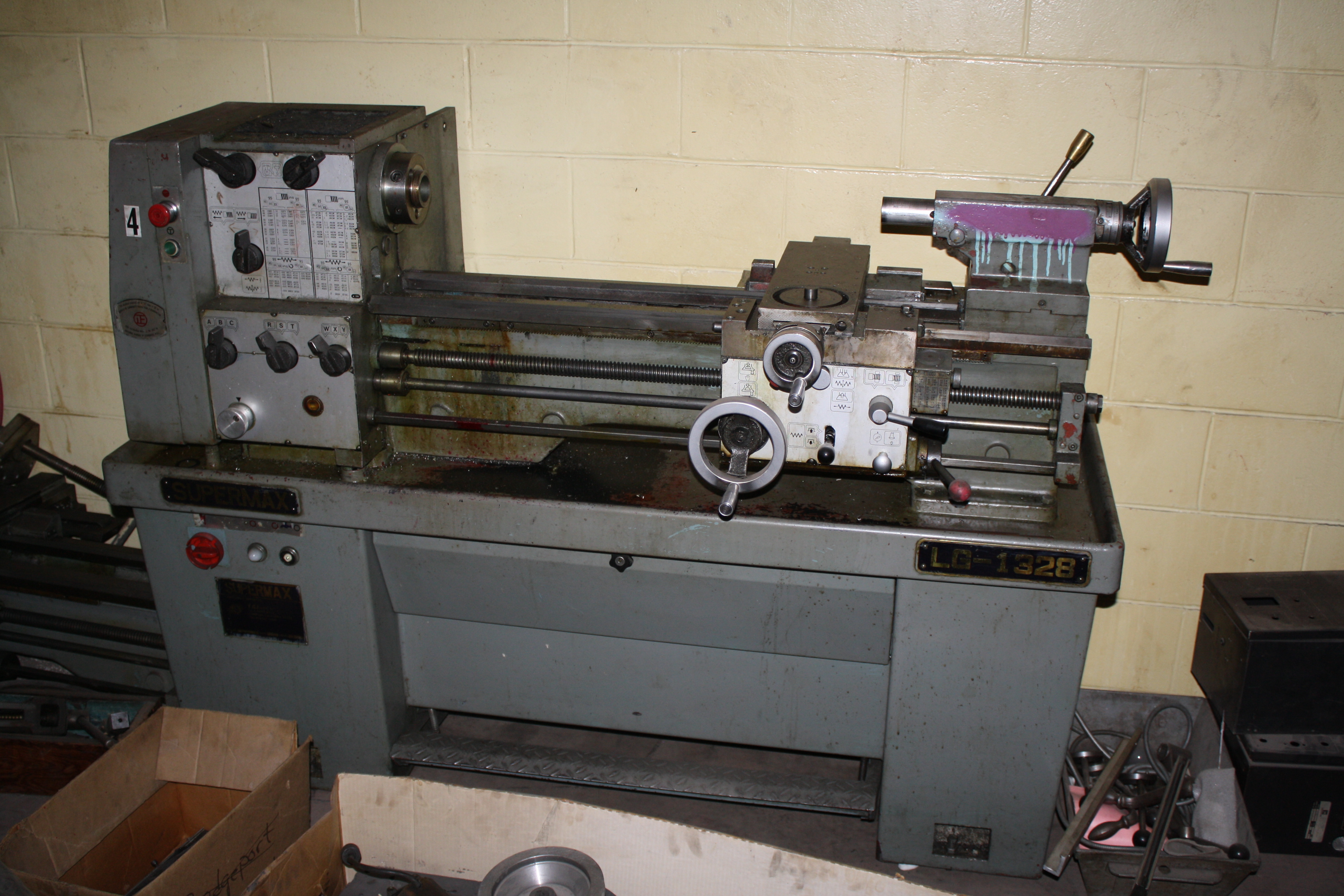 Supermax LG-1328 1984 2