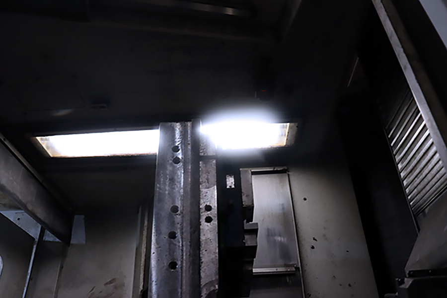 Haas EC550 2010 25