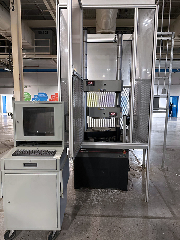 Instron 600DX-C3A-G1F, 600kn Frame Cap 2013 1